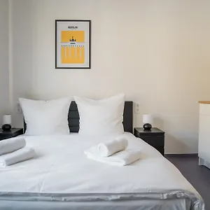 Apartmenthaus Neukoelln Berlino